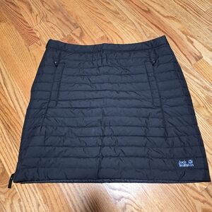 Jack wolfskin quilted puffer snow skirt size XL black.
